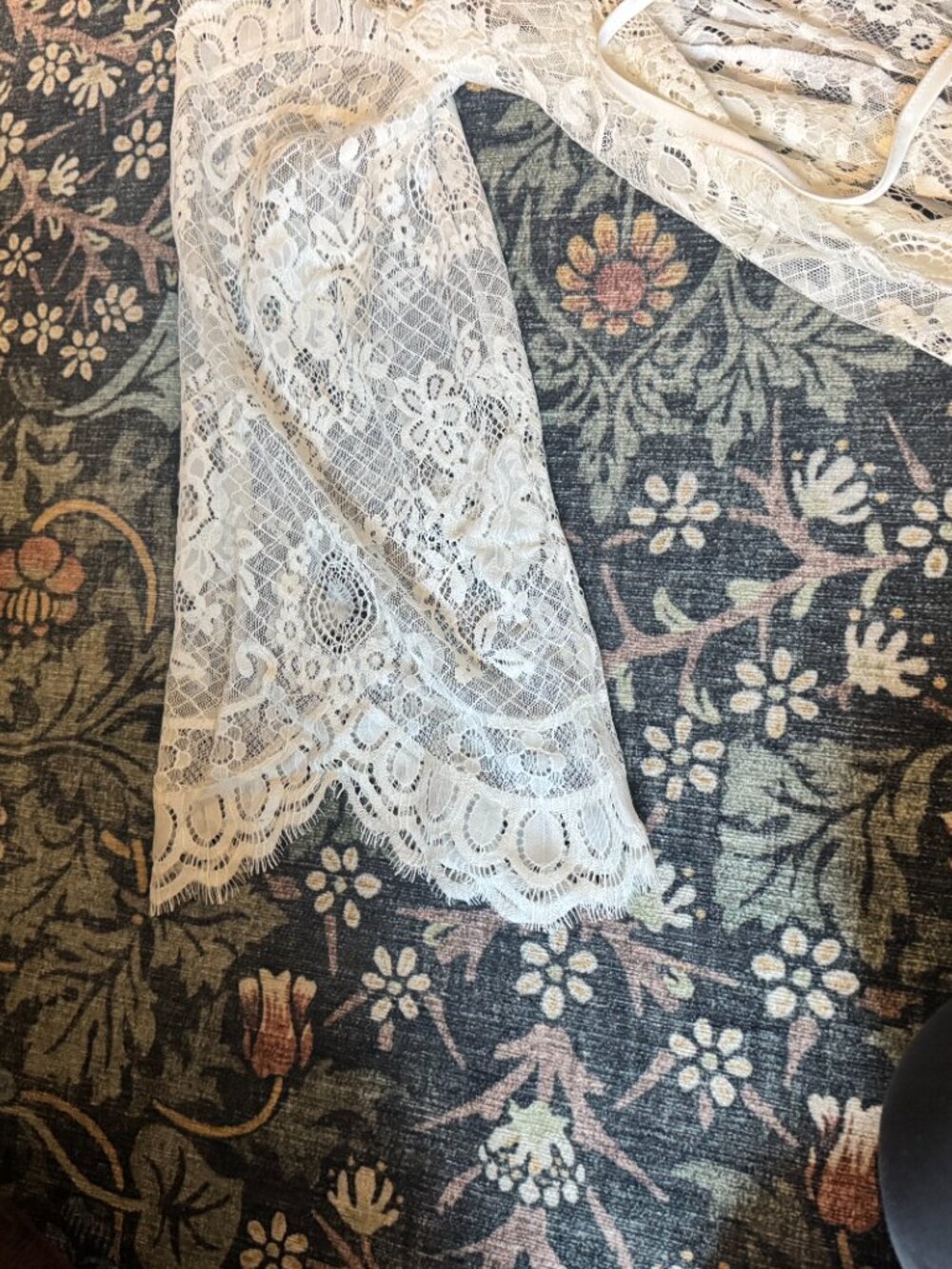 In Bloom Lace Robe - Picture 2 of 3